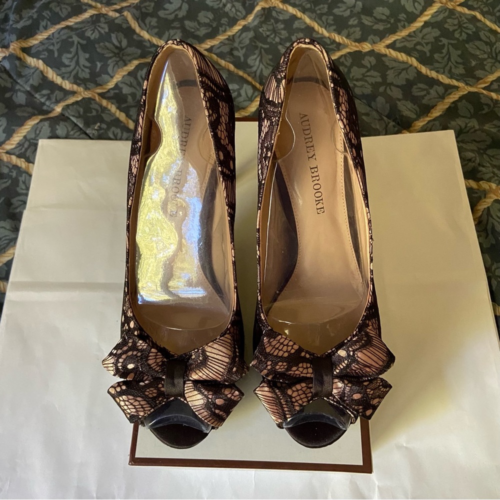 Stunning “champagne and lace” high heel peel toe shoes